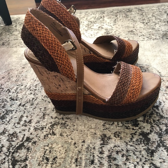 Wedge sandal - Picture 2 of 2